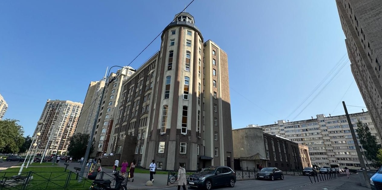 фасад дома, здание по адресу г Санкт-Петербург, Богатырский пр-кт, д 2 к 1